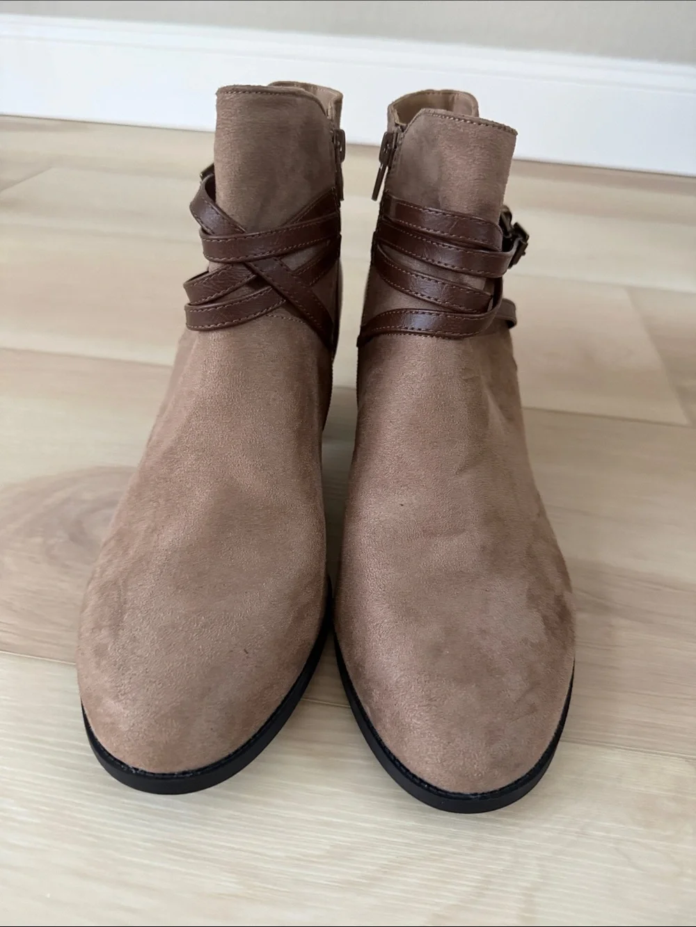 NWOB LIfe Stride Jezebel Tan Ankle Booties Size 11W